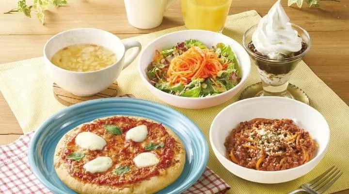 Lunch Petite Set Plus (Crispy Carrot Salad, Small Margherita Pizza, Small Pasta Bolognese & Coffee Jelly Mini Sundae)
