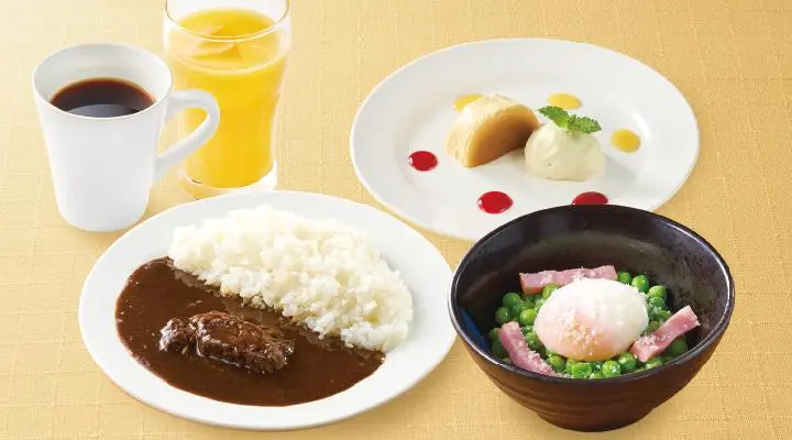 Chef's Recommendation (Mini Beef Curry Rice, Warm Green Pea & Onsen Egg Salad, & Mini Cheesecake)